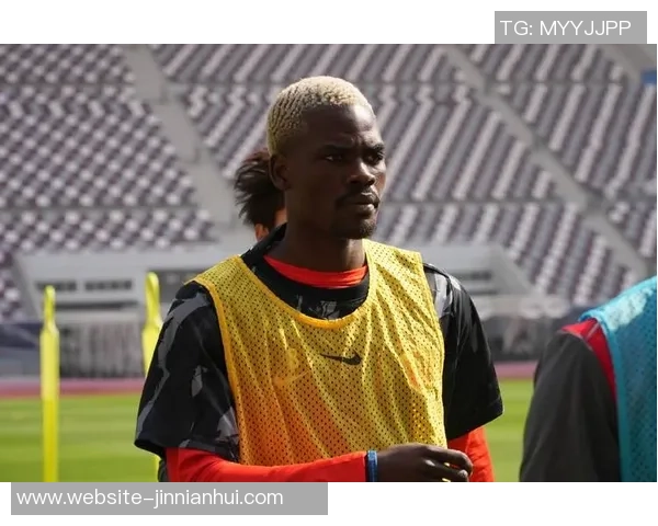 海港冬训首堂课在多哈举行新援让克劳德积极参与合练展现状态