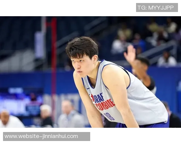 杨瀚森短暂出场仅2分钟展现实力迅速贡献4分令人期待更多表现